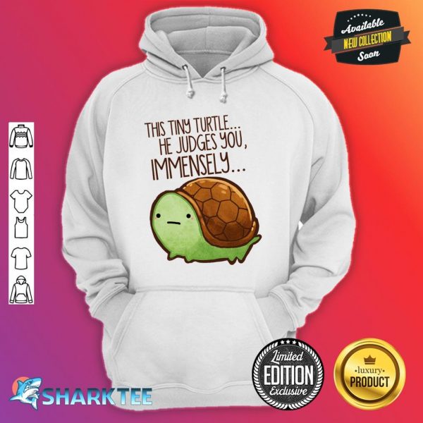 This turtle he judges you Essential Hoodie