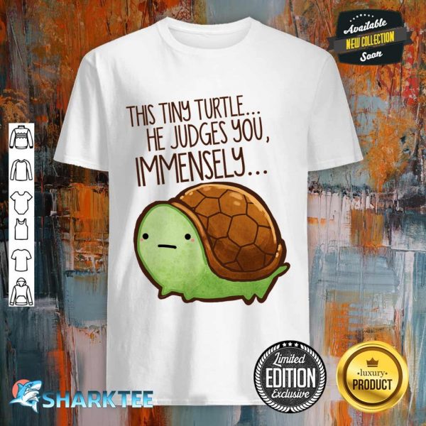 This turtle he judges you Essential Shirt
