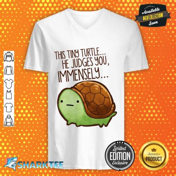 This turtle he judges you Essential V-neck