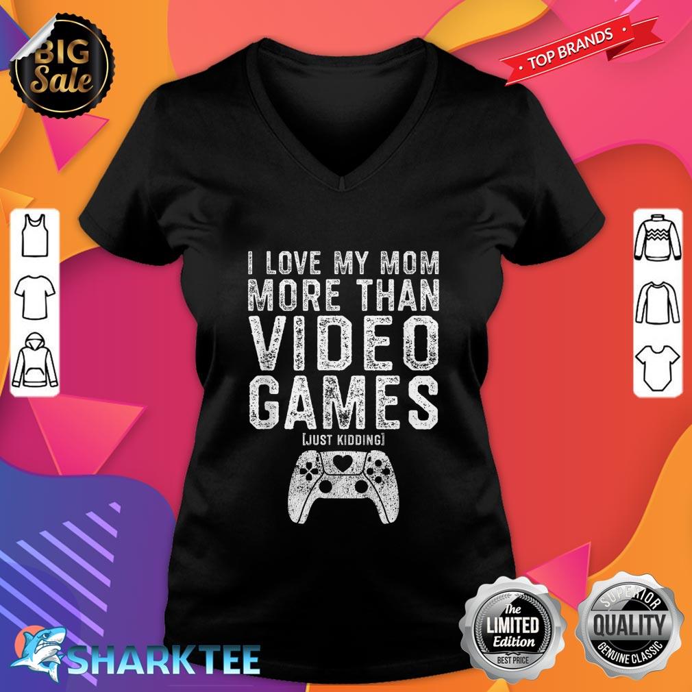I Love My Mom Video Gamer Valentines Day Gift Boys Kids Teen V-neck