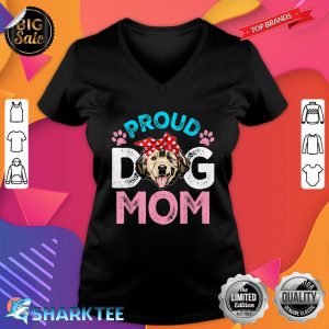 Cute Proud Golden Retriever Dog Mom Funny Mothers Day V-neck