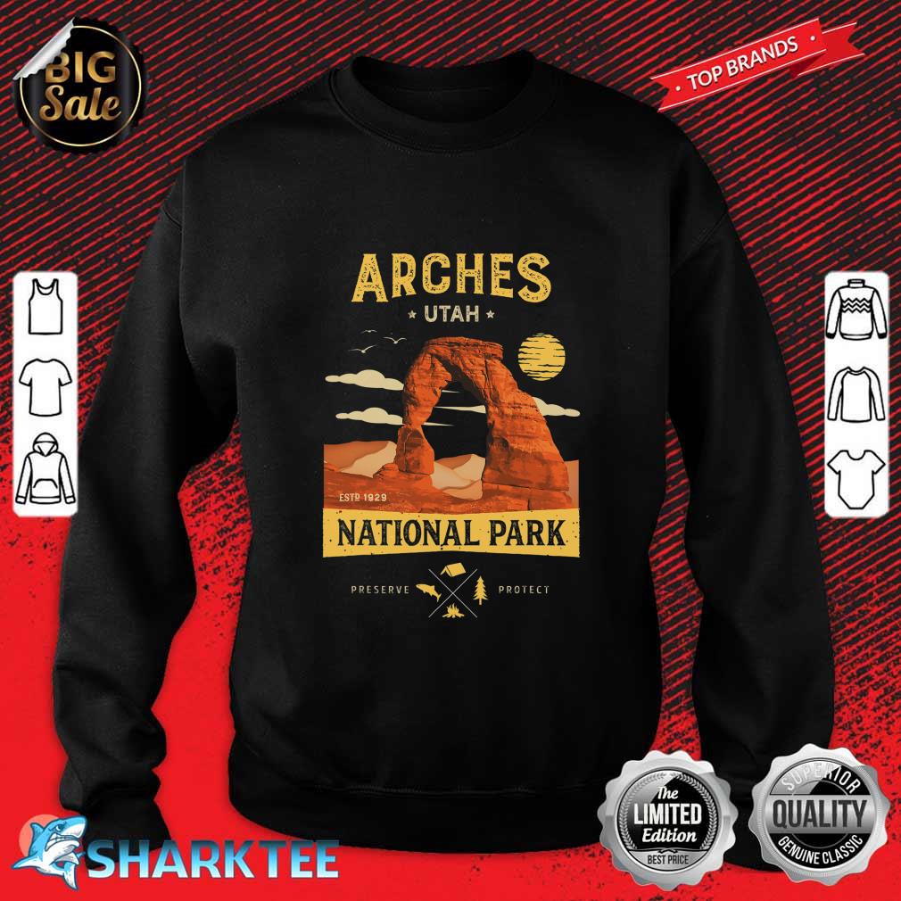 Arches National Park Delicate Arch Vintage Utah Gift Sweatshirt