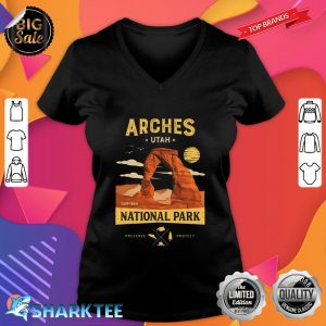 Arches National Park Delicate Arch Vintage Utah Gift V-neck