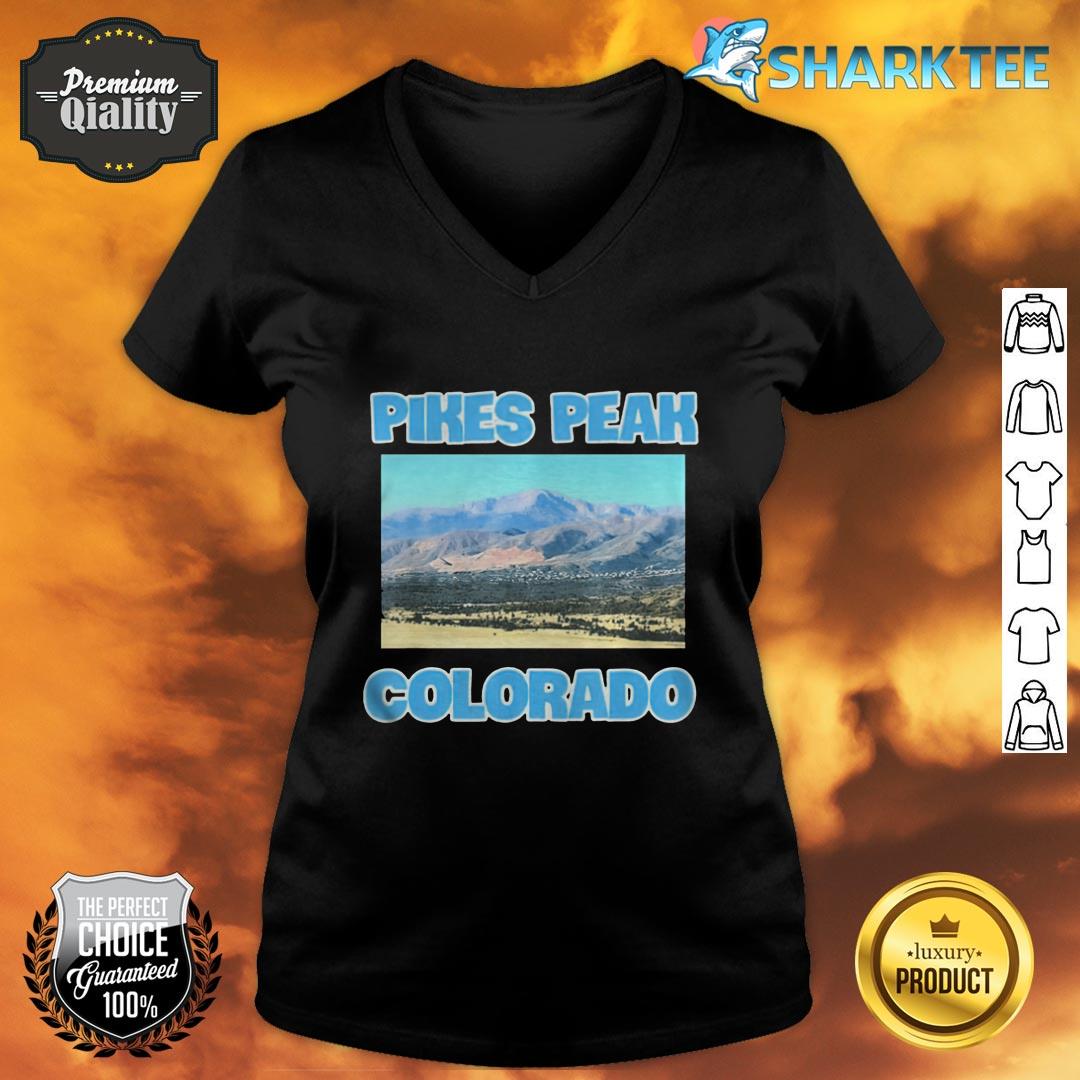 Nice Pikes Peak Colorado V-neck