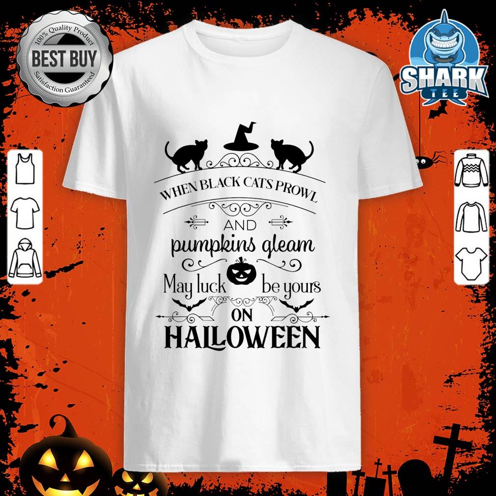 When Black Cat's Prowl Black Cat Witch Hat Halloween Pumpkin T-Shirt