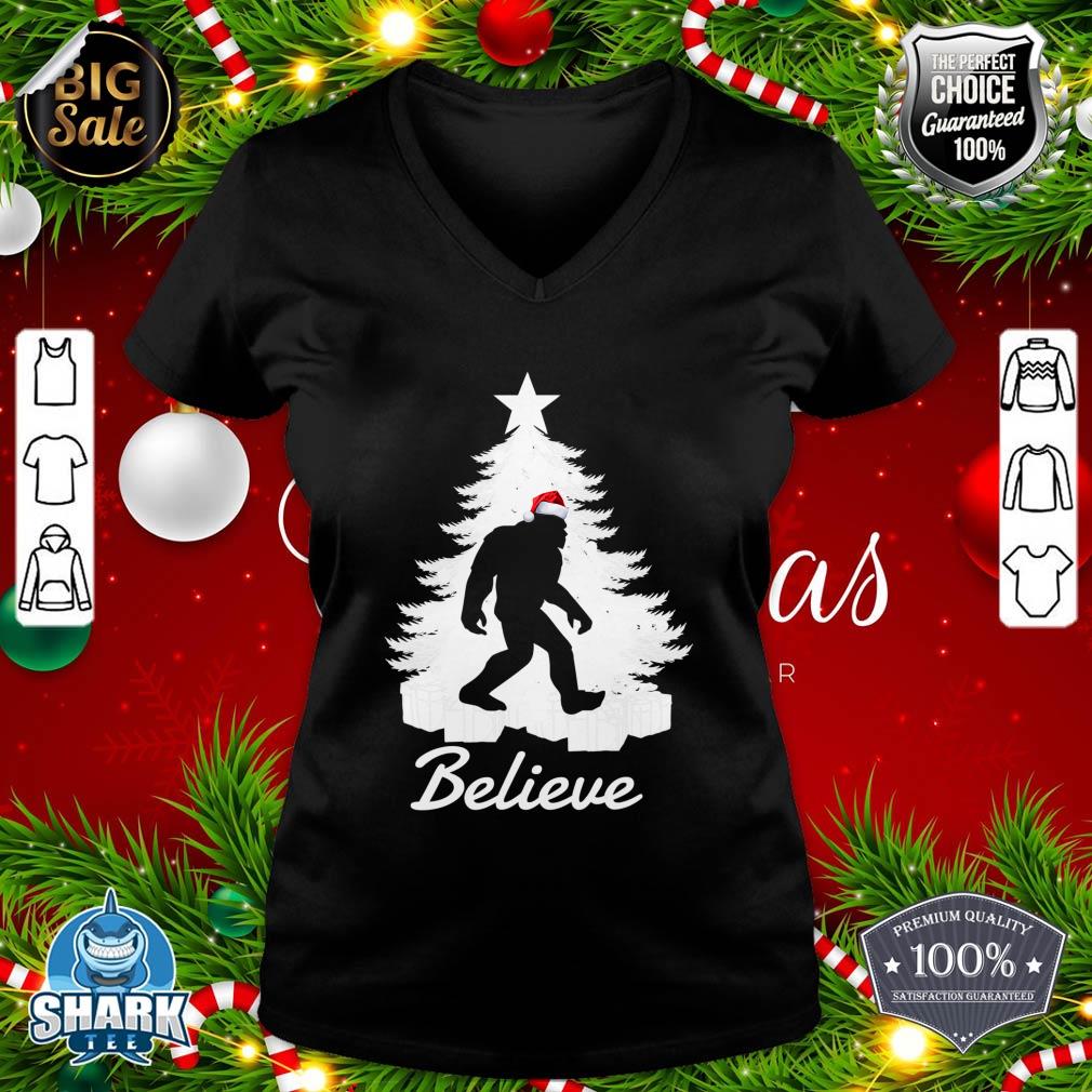 Believe In Bigfoot Christmas Sasquatch Bigfoot Santa Hat v-neck