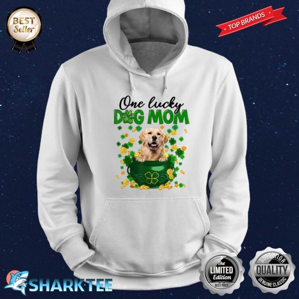 One Lucky Dog Mom Funny Golden Retriever Mom St Patricks Day Hoodie