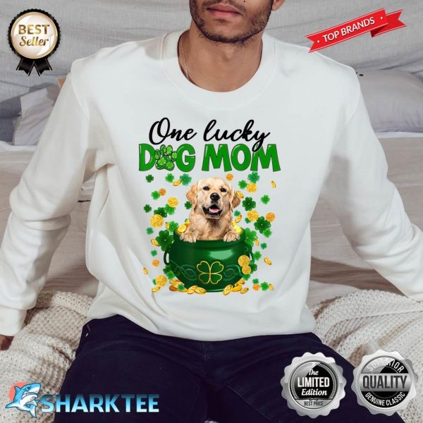 One Lucky Dog Mom Funny Golden Retriever Mom St Patricks Day Sweatshirt